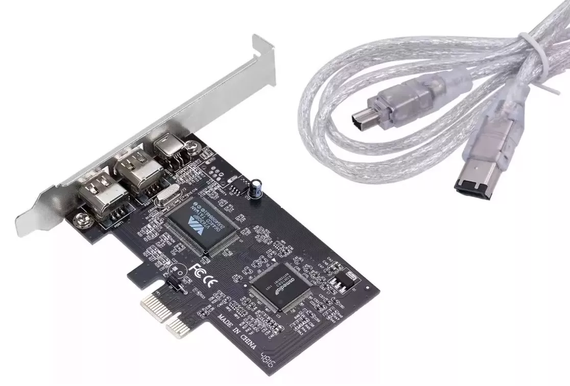 FireWire karta iEEE 1394 pro stolní PC umožňuje přenos dat s videokamer, disků, skenerů, digitálních fotoaparátů a dalších zařízení Plug & Play + kabel s koncovkami 6 pin a 4 pin TopTechnology
