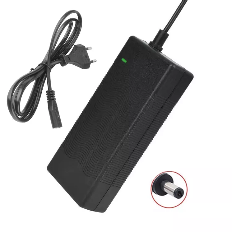 Nabíječka pro elektrokoloběžky 42V 2A –  5,5×2,5mm